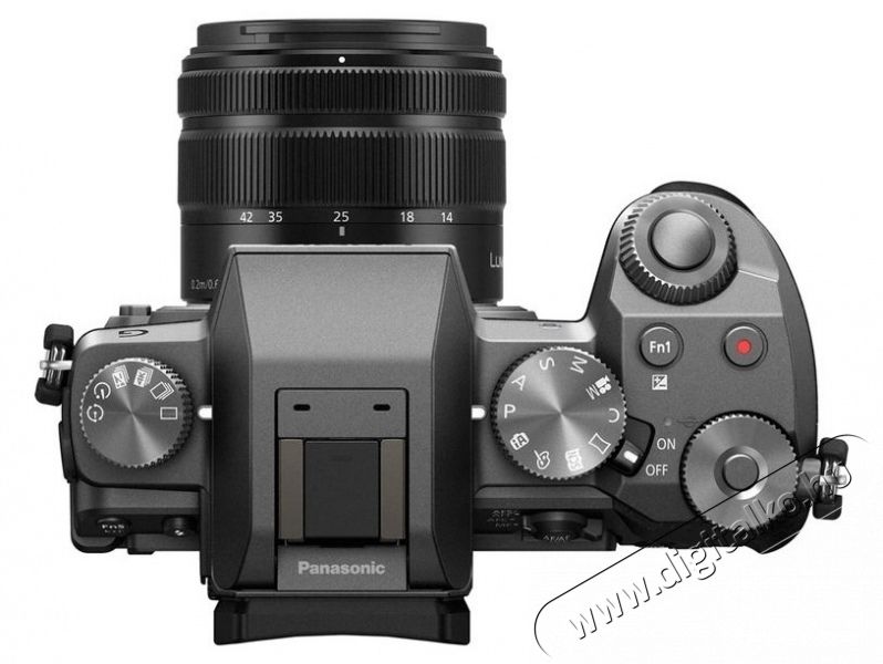 PANASONIC Lumix DMC-G7KEG-S - ez&uuml;st + 14-42mm F&eacute;nyk&eacute;pezőg&eacute;p / kamera - MILC cser&eacute;lhető objekt&iacute;ves kompakt f&eacute;nyk&eacute;pezőg&eacute;p - 294486