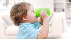 PHILIPS SCF782/00 260ml Első ivópohár - zöld és piros Szépségápolás / Egészség - Baba mama termék - Cumisüveg / cumi / etetés kiegészítő - 336797
