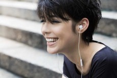 PHILIPS SHE4205WT/00 mikrofonos fülhallgató - fehér Audio-Video / Hifi / Multimédia - Fül és Fejhallgatók - Fülhallgató mikrofonnal / headset - 325799