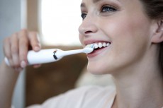 PHILIPS HX9332/04 Sonicare DiamondClean szónikus elektromos fogkefe Szépségápolás / Egészség - Száj / fog ápolás - Elektromos fogkefe - 331509