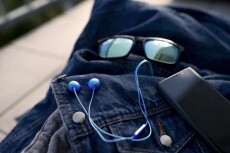 PHILIPS SHE2405BL/00 UpBeat mikrofonos fülhallgató - kék Audio-Video / Hifi / Multimédia - Fül és Fejhallgatók - Fülhallgató mikrofonnal / headset - 350700