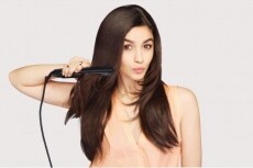 PHILIPS HP8303/00 Selfie hajegyenesítő Szépségápolás / Egészség - Hajápolás - Hajvasaló / egyenesítő - 312580