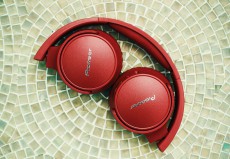 Pioneer SE-S6BN-R bluetooth zajszűrős fejhallgató - piros Audio-Video / Hifi / Multimédia - Fül és Fejhallgatók - Fejhallgató mikrofonnal / headset - 368026