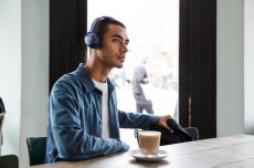 Pioneer SE-S6BN-L bluetooth zajszűrős fejhallgató - kék Audio-Video / Hifi / Multimédia - Fül és Fejhallgatók - Fejhallgató mikrofonnal / headset - 368025