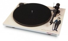 Pro-Ject  Essential II White Demon fehér lemezjátszó Audio-Video / Hifi / Multimédia - Bakelit lemezjátszó - Bakelit lemezjátszó - 398890