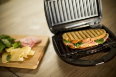 Russell Hobbs 22570-56 Fiesta 3in1 szendvics- és gofrisütő Konyhai termékek - Konyhai kisgép (sütés / főzés / hűtés / ételkészítés) - Melegszendvics / gofri sütő - 296098