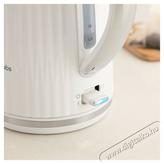 Russell Hobbs 27360-70/RH Eden 1,7L-es feh&eacute;r v&iacute;zforral&oacute; Konyhai term&eacute;kek - V&iacute;zforral&oacute; / teafőző - 502155