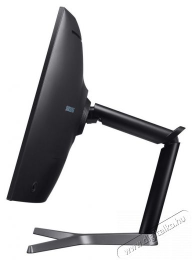 SAMSUNG LC27HG70QQUXEN WQHD QLED Gamer ívelt monitor Iroda és számítástechnika - Monitor - Monitor - 334103