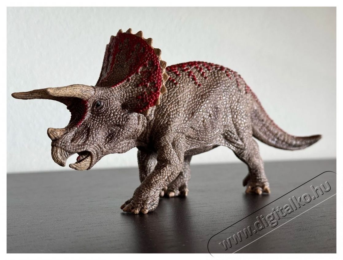Schleich 15000 Triceratops H&aacute;ztart&aacute;s / Otthon / K&uuml;lt&eacute;r - J&aacute;t&eacute;k / Sport - J&aacute;t&eacute;kfigura - 532138