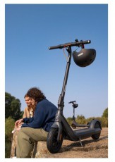 Segway Ninebot KickScooter E2 E Pro elektromos roller + Ninebot felnőtt fekete bukósisak Háztartás / Otthon / Kültér - Játék / Sport - Roller / segway / gördeszka - 500368