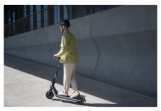 Segway Ninebot Kickscooter E2 E II elektromos roller Háztartás / Otthon / Kültér - Játék / Sport - Roller / segway / gördeszka - 506825