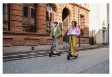 Segway Ninebot Kickscooter E2 E II elektromos roller Háztartás / Otthon / Kültér - Játék / Sport - Roller / segway / gördeszka - 506825