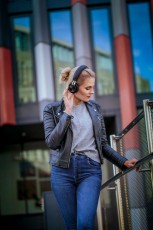 Sencor SEP 700BT Bluetooth fejhallgató headset - fekete Audio-Video / Hifi / Multimédia - Fül és Fejhallgatók - Fejhallgató mikrofonnal / headset - 351993