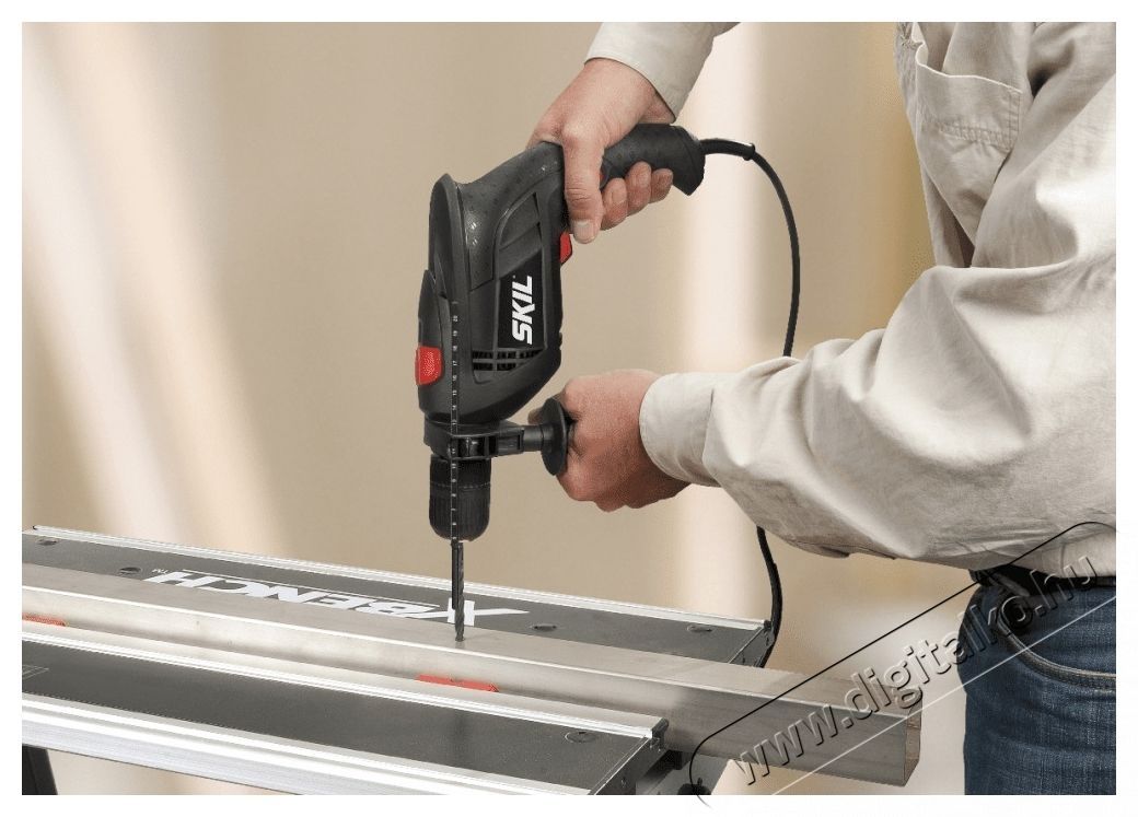 Skil F0156290AA &Uuml;tvef&uacute;r&oacute;, 710W, 2700 RPM + 3 f&uacute;r&oacute;sz&aacute;r 5/6/8 mm H&aacute;ztart&aacute;s / Otthon / K&uuml;lt&eacute;r - Szersz&aacute;m - F&uacute;r&oacute; / f&uacute;r&oacute;kalap&aacute;cs - 537294