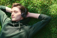 SONY WH-CH400B Bluetooth fejhallgató - fekete Audio-Video / Hifi / Multimédia - Fül és Fejhallgatók - Fejhallgató mikrofonnal / headset - 337571