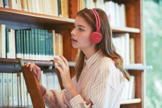 SONY WHCH400R Bluetooth fejhallgató headset - piros Audio-Video / Hifi / Multimédia - Fül és Fejhallgatók - Fejhallgató mikrofonnal / headset - 337574