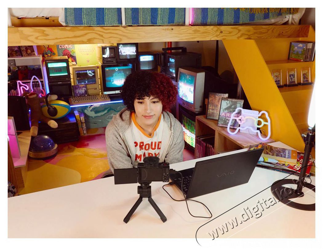 SONY ZV-1F vlogkamera F&eacute;nyk&eacute;pezőg&eacute;p / kamera - Kompakt f&eacute;nyk&eacute;pezőg&eacute;p - Norm&aacute;l tud&aacute;s&uacute; kompakt - 520078