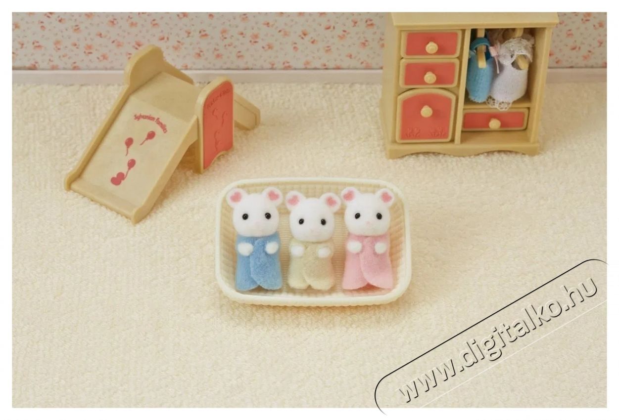 Sylvanian Families Baby Marshmallow eg&eacute;r h&aacute;rmas ikrek H&aacute;ztart&aacute;s / Otthon / K&uuml;lt&eacute;r - J&aacute;t&eacute;k / Sport - J&aacute;t&eacute;kfigura - 532286