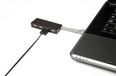Targus ACH114EU mini travel 4 portos USB HUB Iroda és számítástechnika - Notebook kiegészítő - USB hub / elosztó - 324952