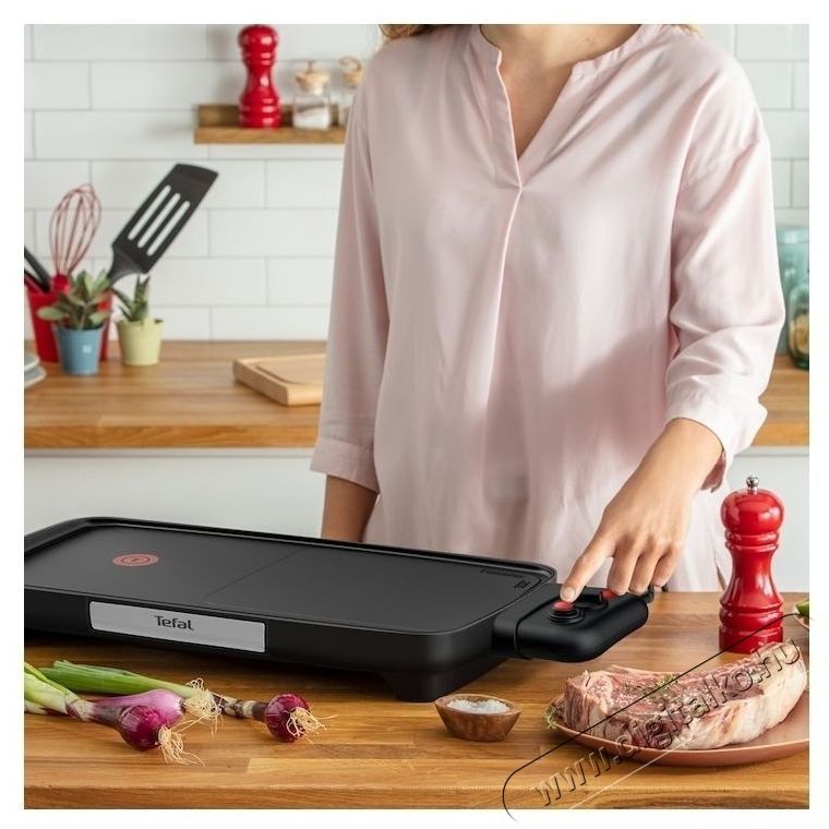 Tefal Booster elektromos grill lemez CB641810, 2200 W, Power Boost, &aacute;ll&iacute;that&oacute; termoszt&aacute;t, tapad&aacute;smentes fel&uuml;let Tefal Resist +, termospot jelző, fekete Konyhai term&eacute;kek - S&uuml;tő-főzőlap, tűzhely (szabadon&aacute;ll&oacute;) - Mini s&uuml;tő / mini grill / mini konyha - 533786