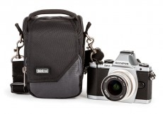ThinkTank Mirrorless Mover 5 válltáska - fekete/szénszürke Fotó-Videó kiegészítők - Fotó-videó táska / tok - Kézi és válltáska - 303926