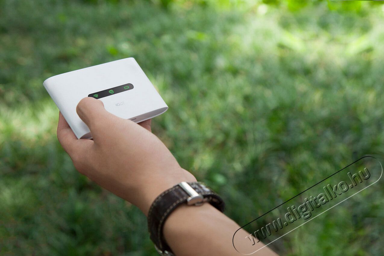 TP-LINK M7300 LTE-k&eacute;pes Mobil Wi-Fi Mem&oacute;ria k&aacute;rtya / Pendrive - Wifis mobil adatt&aacute;rol&oacute; - 333522