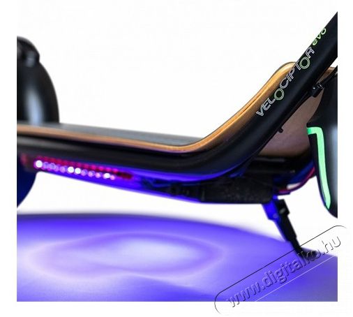 Trevi EVO ES 88 W Fekete elektromos roller Háztartás / Otthon / Kültér - Játék / Sport - Roller / segway / gördeszka - 381779