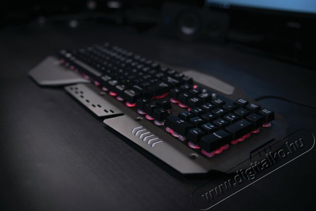 Trust GXT 850 Metal Gamer billentyűzet HU (21631) Iroda és számítástechnika - Billentyűzet / billentyűzet szett - Vezetékes - 345010