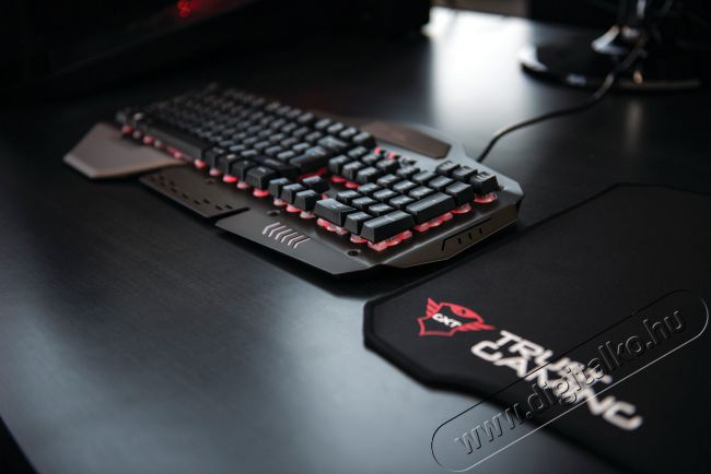Trust GXT 850 Metal USB ENG gamer billentyűzet Iroda és számítástechnika - Billentyűzet / billentyűzet szett - Vezetékes - 313298