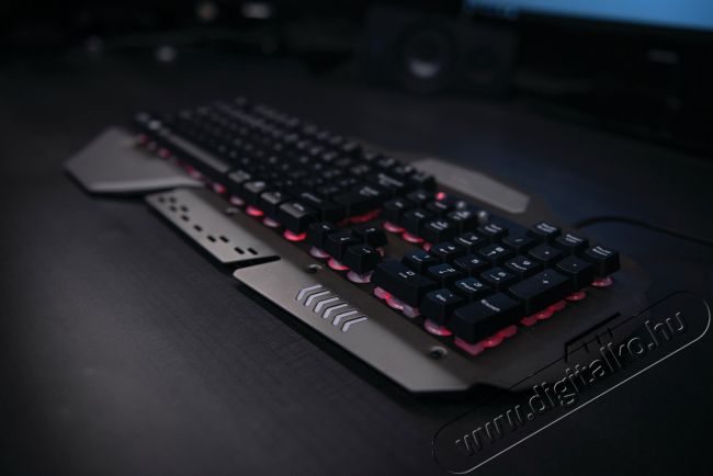 Trust GXT 850 Metal USB ENG gamer billentyűzet Iroda és számítástechnika - Billentyűzet / billentyűzet szett - Vezetékes - 313298
