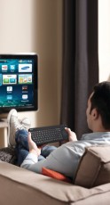 Trust Sento vezeték nélküli billentyűzet HU + touchpad Samsung Smart TV-hez (20290) Tv kiegészítők - Távvezérlő - Wireless billentyűzet - 316990