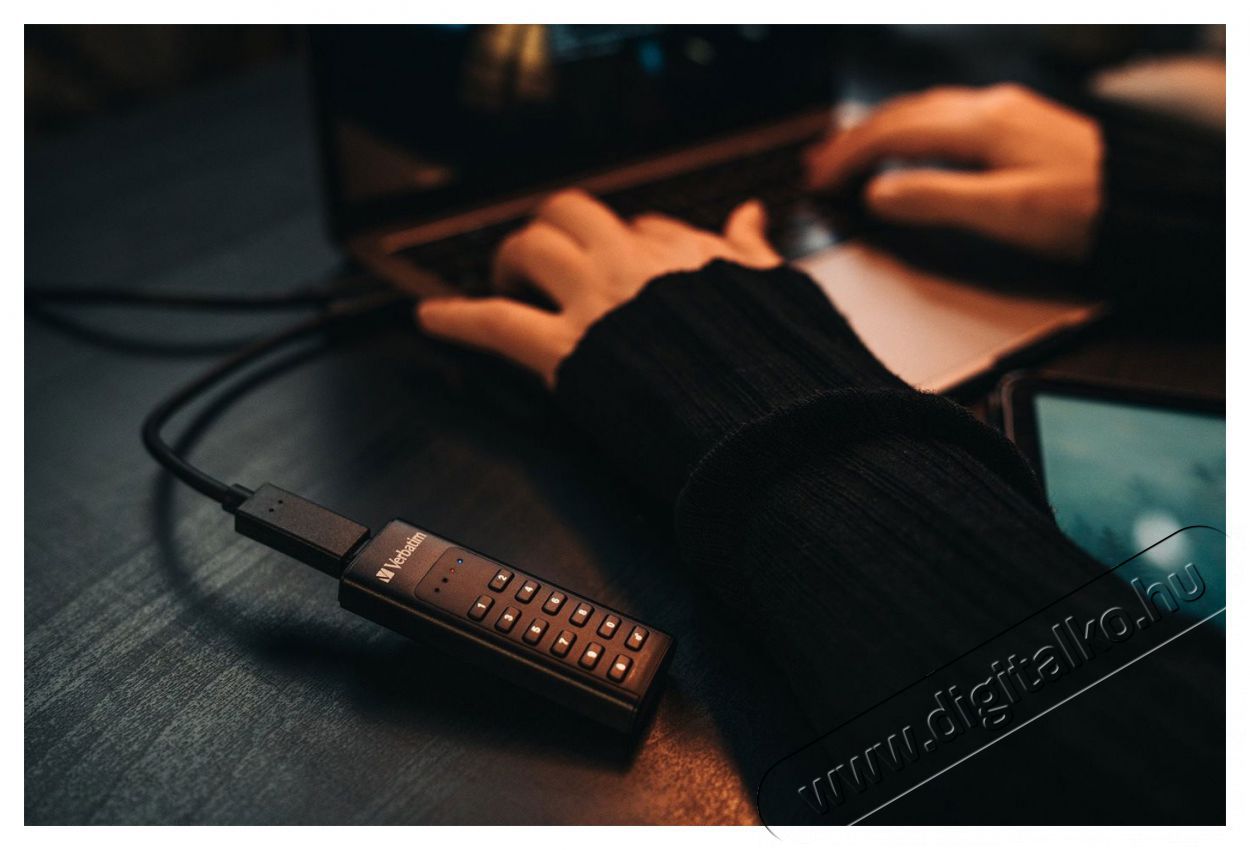 VERBATIM Keypad Secure Drive USB-C 128GB USB 3.1 pendrive Mem&oacute;ria k&aacute;rtya / Pendrive - Pendrive - 529118