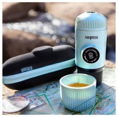 WACACO Nanopresso Arctic Blue tokkal Konyhai term&eacute;kek - K&aacute;v&eacute;főző / k&aacute;v&eacute;&ouml;rlő / kieg&eacute;sz&iacute;tő - Pressz&oacute; k&aacute;v&eacute;főző - 512900
