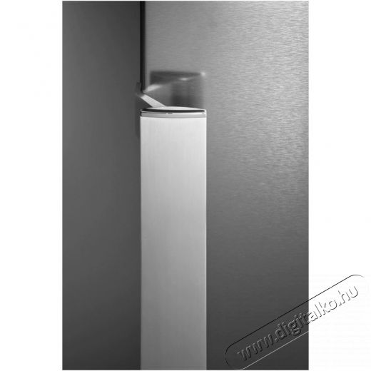 Whirlpool WB70E 972 X Alulfagyasztós hűtőszekrény  Konyhai termékek - Hűtő, fagyasztó (szabadonálló) - Alulfagyasztós kombinált hűtő - 372447