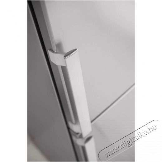 Whirlpool WB70E 972 X Alulfagyasztós hűtőszekrény  Konyhai termékek - Hűtő, fagyasztó (szabadonálló) - Alulfagyasztós kombinált hűtő - 372447