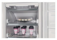 Whirlpool WHSD18F013D1 FAGYASZT&Oacute;SZEKR&Eacute;NY BE&Eacute;P&Iacute;THETŐ 8 REKESZ Konyhai term&eacute;kek - Hűtő, fagyaszt&oacute; (be&eacute;p&iacute;thető) - Alulfagyaszt&oacute;s kombin&aacute;lt hűtő - 505365