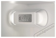 Whirlpool WHC18D011C2 HŰTŐ ALULFAGYASZT&Oacute;S BE&Eacute;P&Iacute;THETŐ Konyhai term&eacute;kek - Hűtő, fagyaszt&oacute; (be&eacute;p&iacute;thető) - Alulfagyaszt&oacute;s kombin&aacute;lt hűtő - 505369